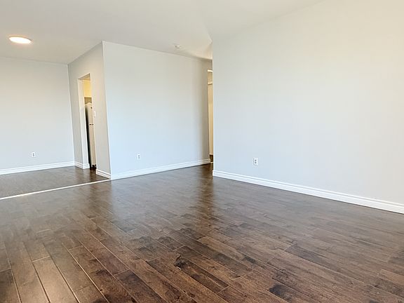5th image of 2940 Elsmere Ave #306