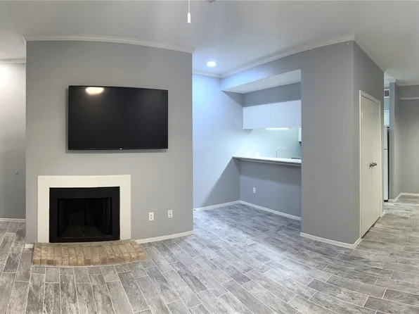 7037 N Holiday Dr, Galveston, TX 77550