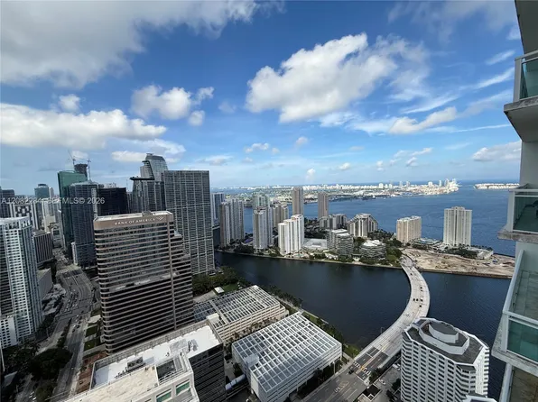 950 Brickell Bay Dr, Miami, FL