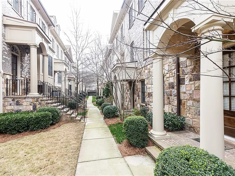 3664 Brookhaven Manor Xing NE — Photo 5