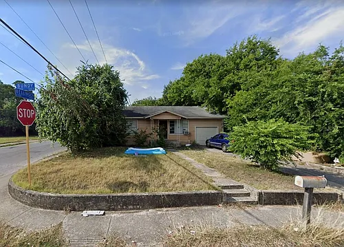 138 Bundy St Photo 1