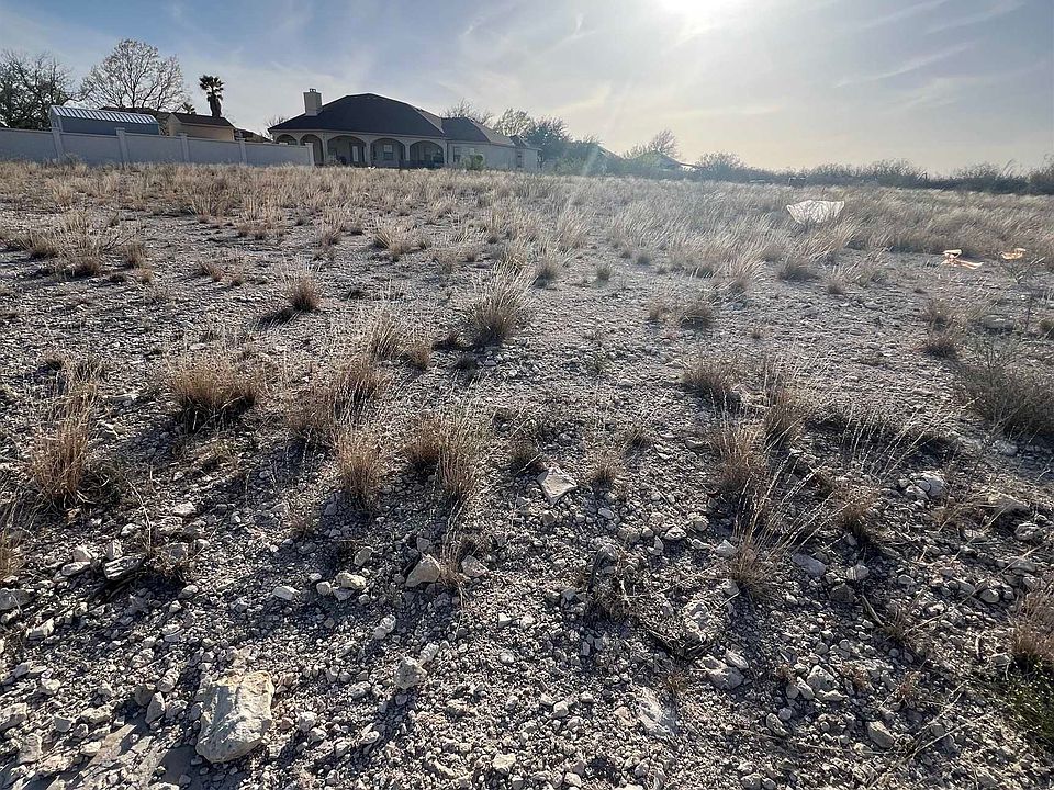 2nd image of 404 Rolling Ridge