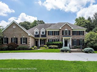 17 Raintree Ct, Holmdel, NJ 07733