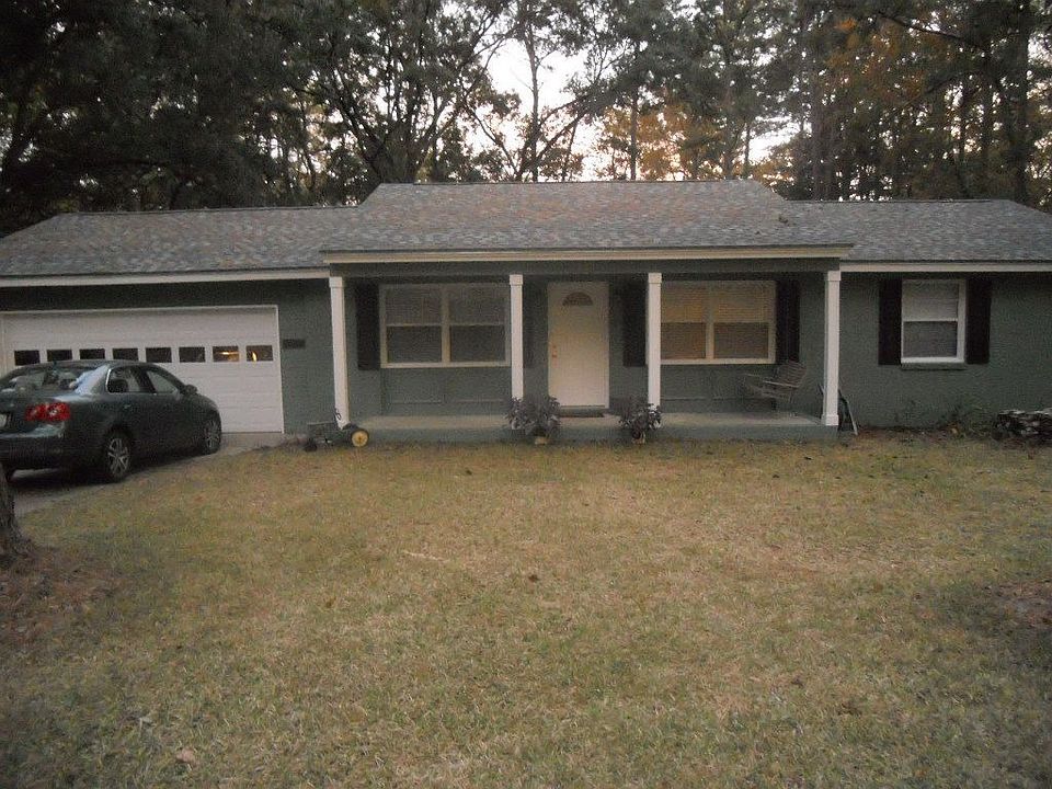 1st image of 301 Hoffman Dr