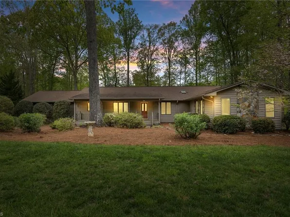 515 Dogwood Dr, Liberty, NC 27298