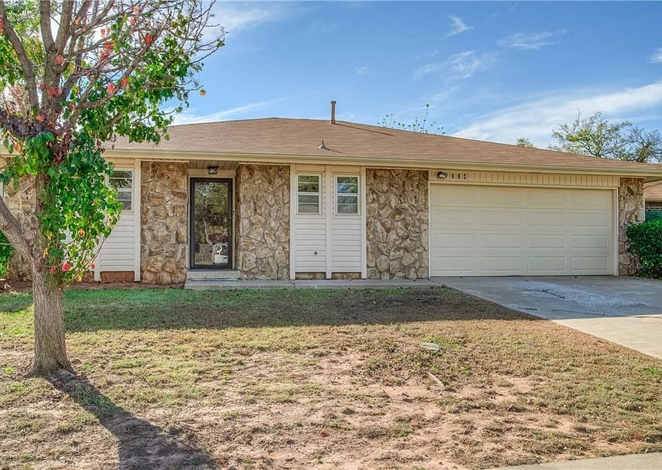 Renovations to this home are now complete.  Move in with new carpet, fresh painted walls and new kitchen back splash and counter tops.