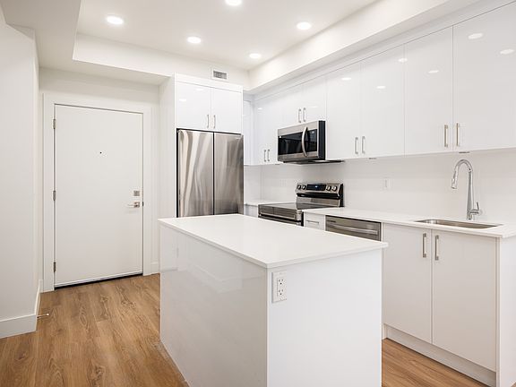 3rd image of 15739 Fraser Hwy #202