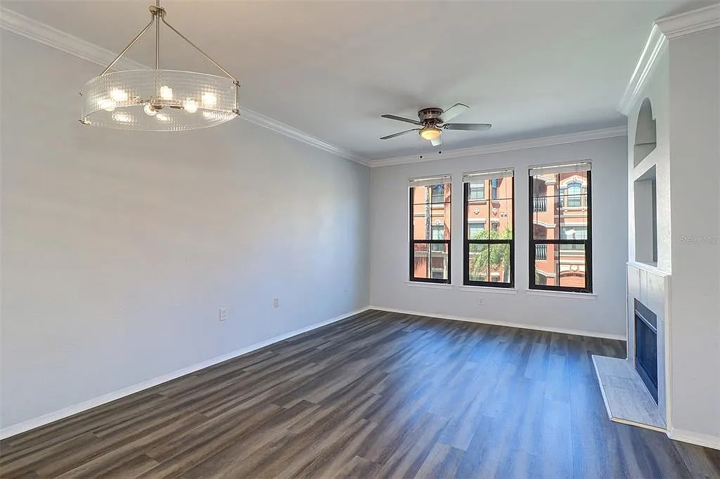 Building Photo - 2722 Via Tivoli #422B