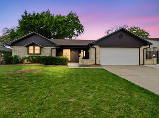 3021 Mossy Oak Ln, Bedford, TX 76021