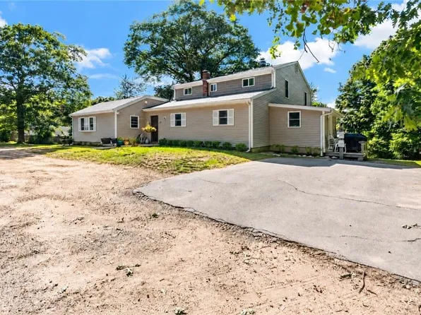 44 Maxwell Dr, North Kingstown, RI 02852