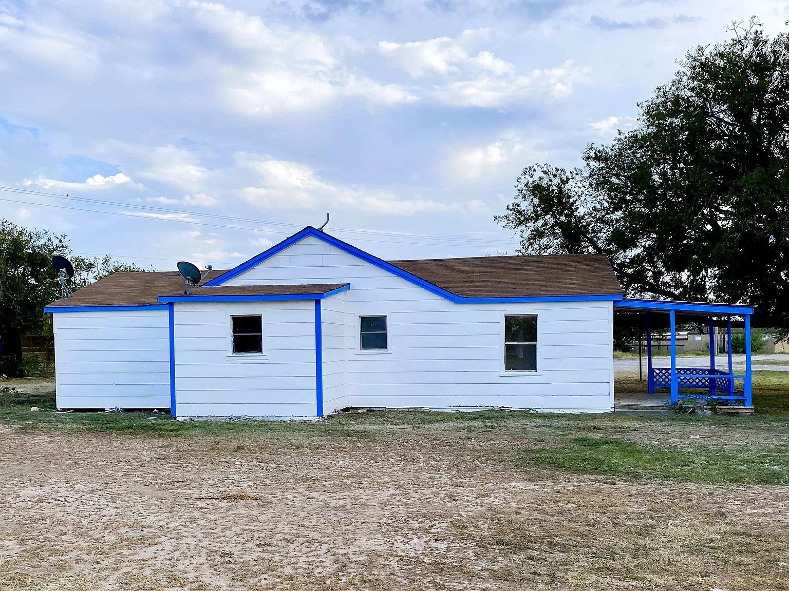 902 Stuart Ave — Photo 3