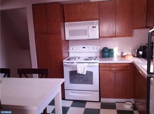 402 Fireside Ln, Cherry Hill, NJ 08003
