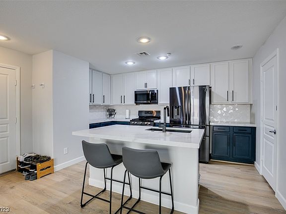 4th image of 10806 Mystic Shore Ave