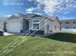 3601 S Broek Dr, Sioux Falls, SD 57106