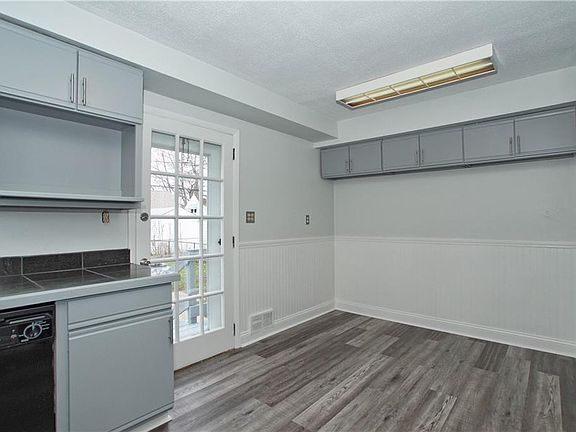 5th image of 298 E 324th St