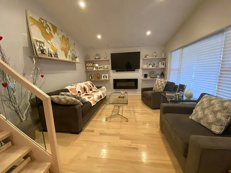 4532 Pershing Ave — Photo 2