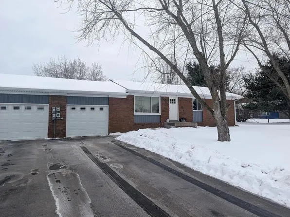 2895 Spring Hill Dr, Howell, MI 48843