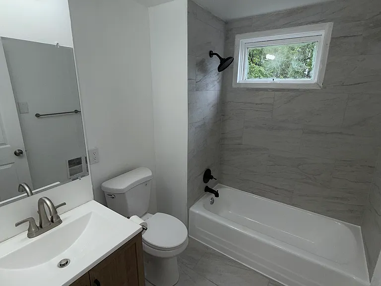 1139 E 74th St #1139 — Photo 3