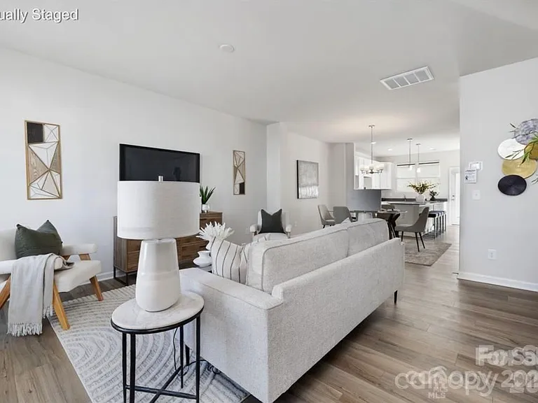8140 Jacey Ln — Photo 3
