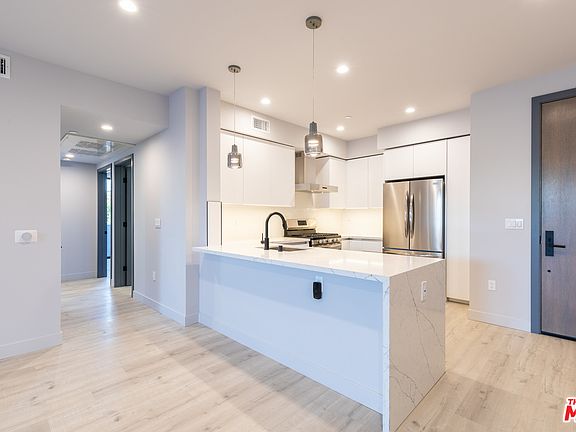 3rd image of 900 Wilcox Ave #304