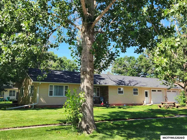 24 2nd St NW, Nora Springs, IA 50458
