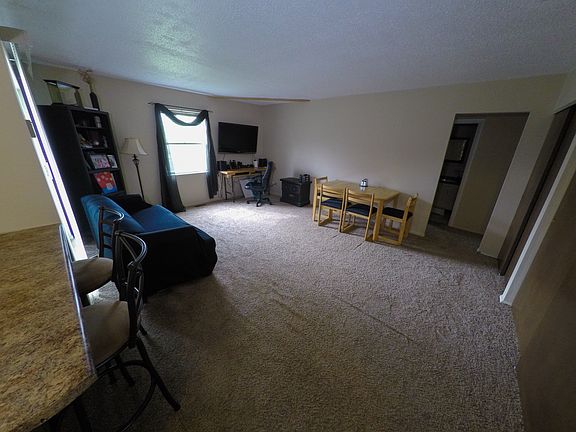 5th image of 424 Poplar St