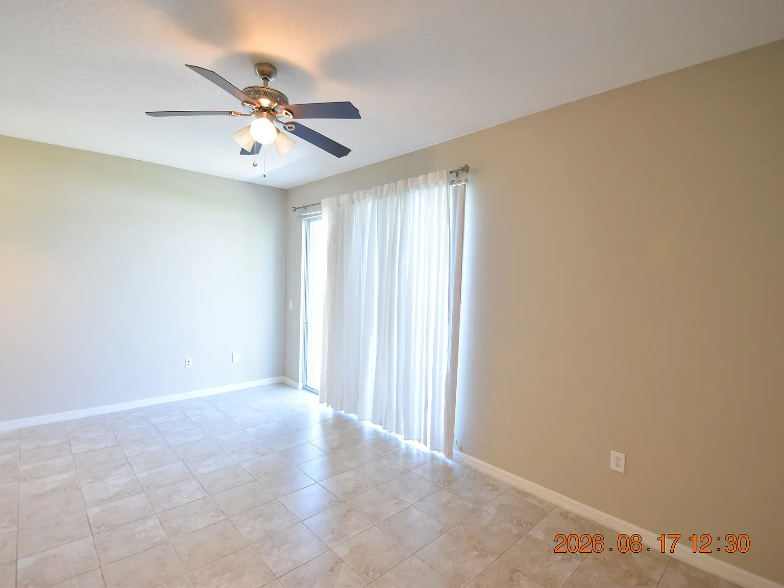 3 bed, 2.5 bath, 1400 sqft, $1,900 — Photo 2