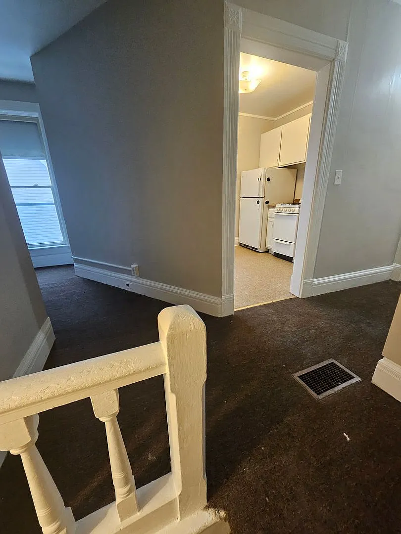 Building Photo - 519-521 E 6th St #3