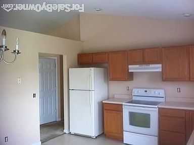 Kitchen
						:
						All appliances are in great shape and come with the house.