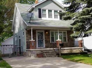 20477 Hollywood St, Harper Woods, MI 48225