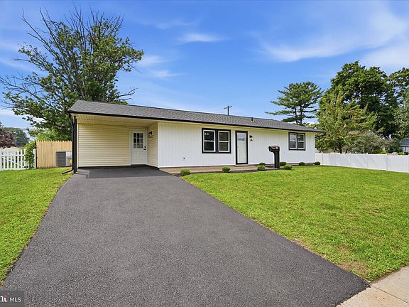 3rd image of 27 Lakeside Dr #W