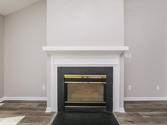 5th image of 4 Olde Charles Towne Ct