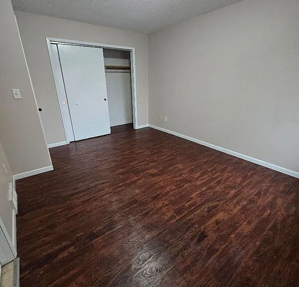 1240 Sampson St — Photo 11
