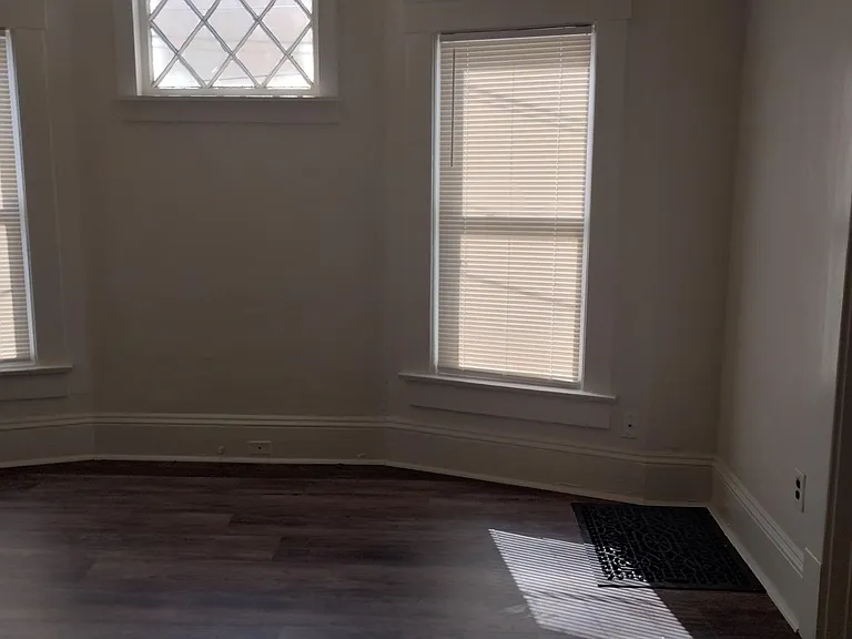 961 Home Ave — Photo 6