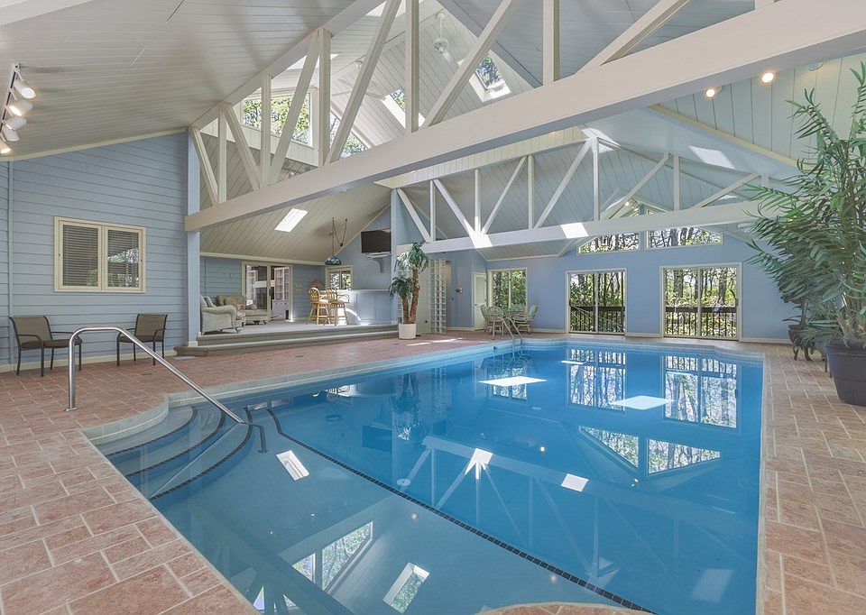 53rd image of 1333 Lake Dr