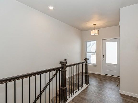 4th image of 1038 Highland Trl