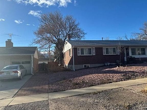 3rd image of 2210 N Circle Dr