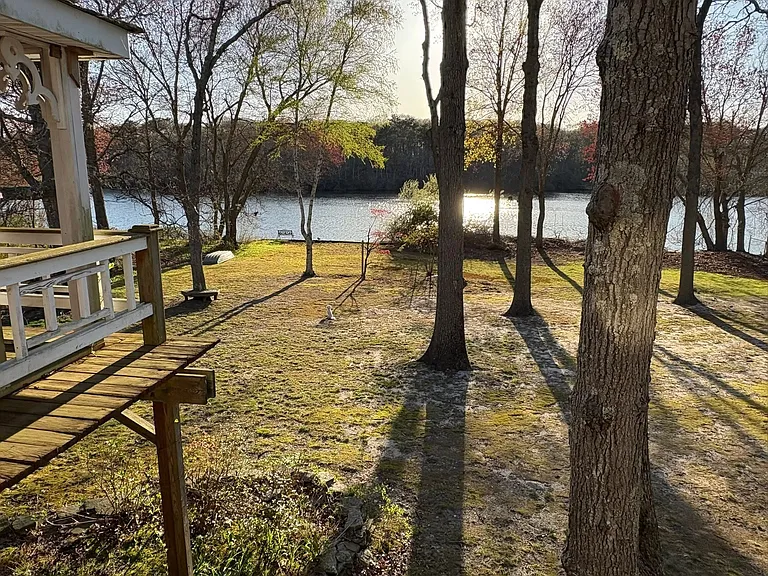 Mill Pond Ln — Photo 17