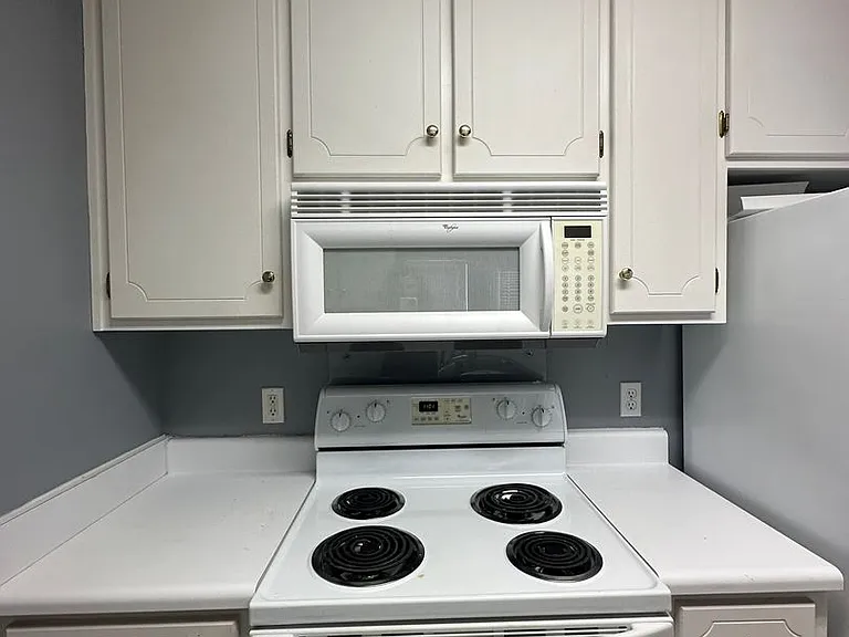 105 S Springview Dr — Photo 7