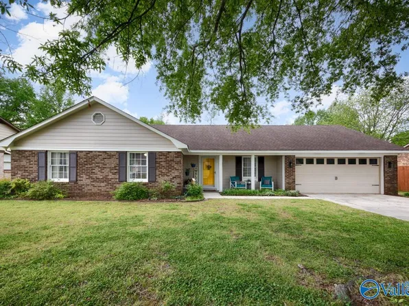 2119 Edinburgh Dr SW, Huntsville, AL 35803