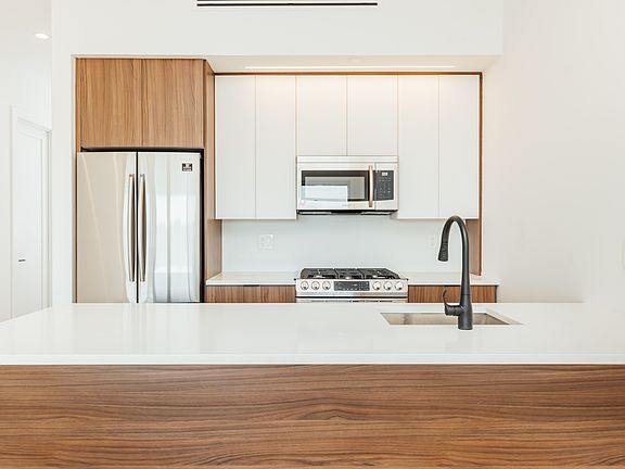 4th image of 901 Herkimer St #Penthouse