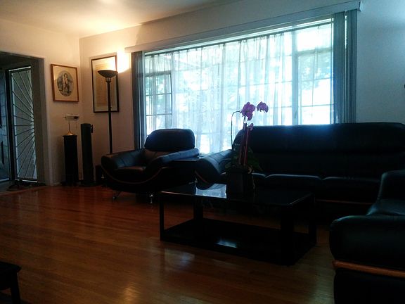 5th image of 306 E Wistaria Ave