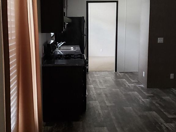 4th image of 251 Birdsall Dr E