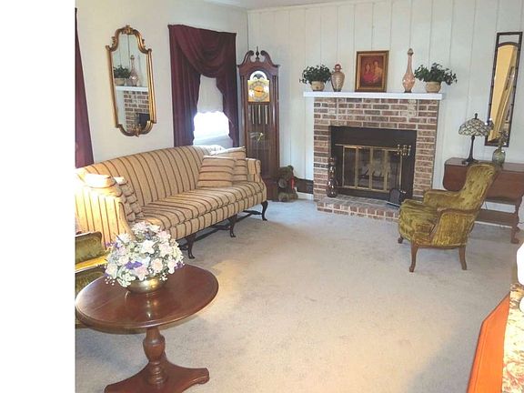 4th image of 1 Candlewood Ct