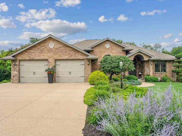 10869 Cedar Ridge Ct, Peosta, IA 52068