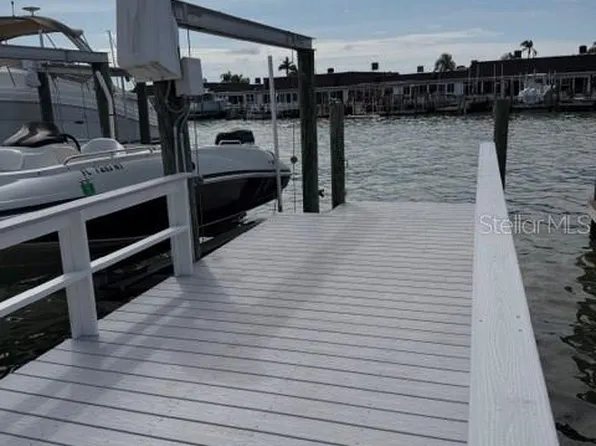 582 Boca Ciega Point Blvd N, Saint Petersburg, FL 33708