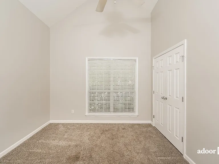1044 Kerry Dr — Photo 13