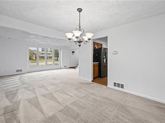 5th image of 529 Vintage Ln