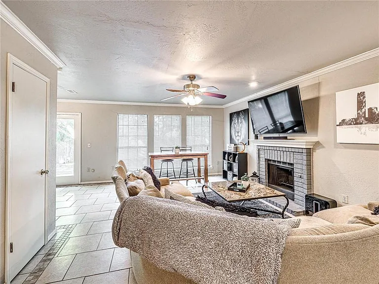 12901 Carrie Ct — Photo 8