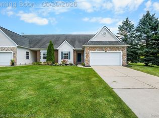 3305 Grove Ln, Auburn Hills, MI 48326